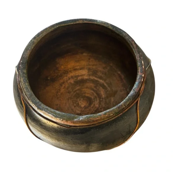 Handmade Raku Studio Pottery w/ Copper Wire. - Picture 5 of 6